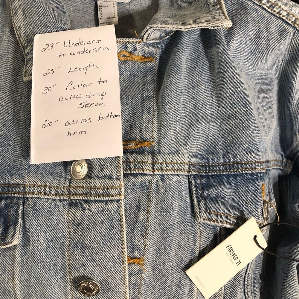 Forever 21 Jean Trucker Jacket Sz L NWT Lightwash Relaxed Casual Denim Classic - Picture 7 of 10